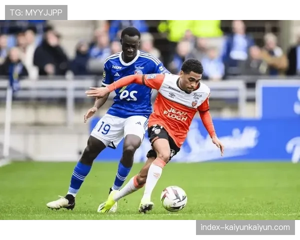 兰斯主帅斯蒂尔确认，对阵斯特拉斯堡将延续四后卫区域结合中场人盯人战术