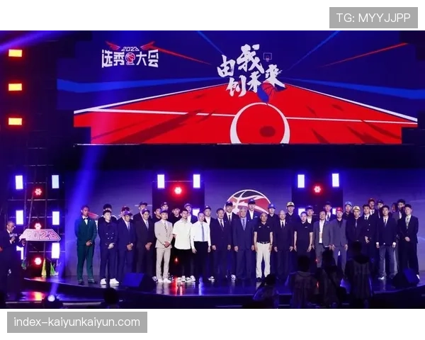 特写：在联盟总部，选秀抽签仪式的幕后准备工作